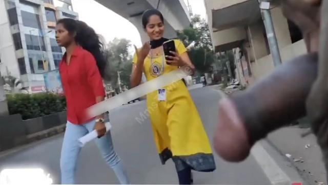 Guy Flash Cock Infront Of College Girls Leak Video
